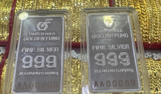 Giá bạc tăng mạnh - giảm sâu, có nên mua để cất giữ thay vàng?