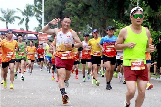 Trên 7.000 vận động viên tham gia Giải Marathon Quốc tế VTV LPBank 2025