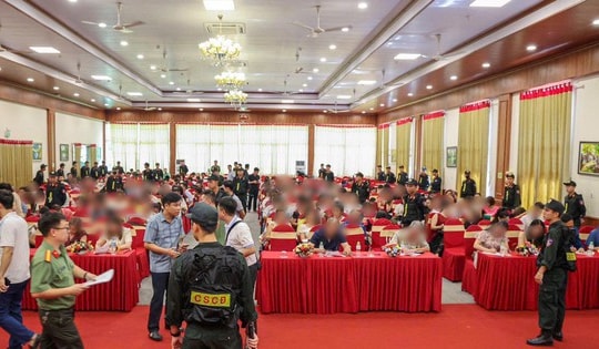 Hàng trăm cảnh sát ập vào phá đường dây kinh doanh đa cấp đang lôi kéo 200 người dự "hội thảo"