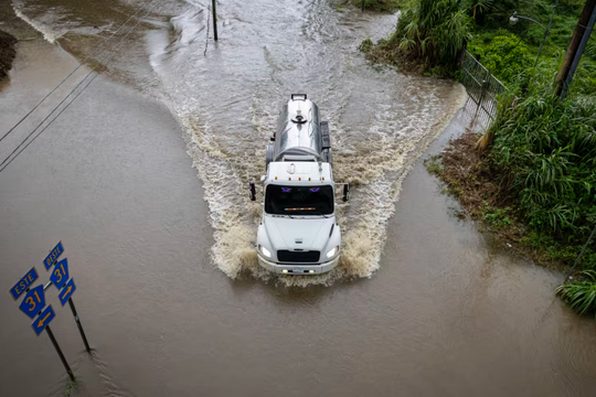 Bão Erin gây sóng lớn, dòng chảy xiết nguy hiểm dọc bờ biển phía Đông nước Mỹ