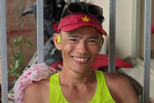 Người đàn ông chạy bộ xuyên Việt từ TPHCM ra Hà Nội mừng 2/9