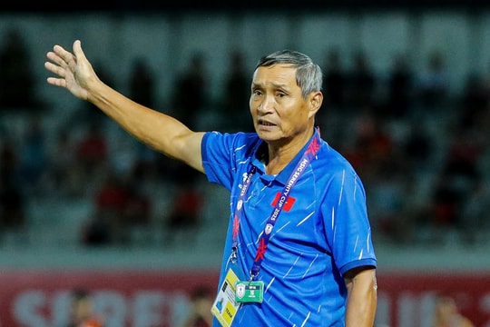 Tuyển Việt Nam dùng '150% sức' vẫn thua, HLV Mai Đức Chung chỉ rõ bài học