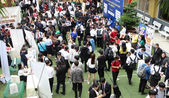 Các doanh nghiệp lớn "săn đầu người" tại STHC Career Day 2025