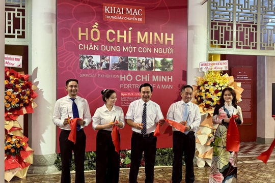 Khai mạc trưng bày 'Hồ Chí Minh - Chân dung một con người'