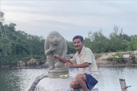 Tiếp nhận cổ vật thời kỳ văn hóa Champa do người dân hiến tặng