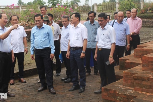 Khảo sát hiện trạng tháp cổ nghìn năm tuổi tại khu di tích ở Cà Mau