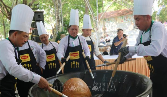 Đồng Nai xác lập kỷ lục Xôi chiên phồng hạt điều lớn nhất Việt Nam