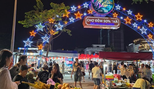 CLIP: Bát nháo hàng rong tại chợ đêm du lịch lớn nhất Đà Nẵng