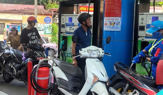 Giá xăng RON 95 tăng lên hơn 20.000 đồng/lít