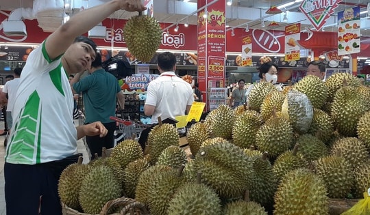 Siêu thị tổ chức buffet sầu riêng 299 ngàn đồng mừng lễ 80 năm Quốc khánh