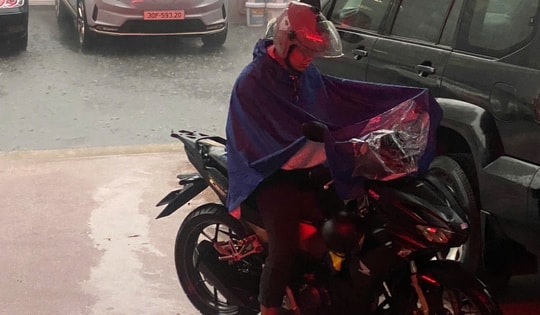 Hé lộ góc khuất nghề shipper sau vụ 'đặt 30 cốc chè bắt ghi tên từng người'