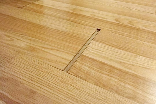 Sàn gỗ bị hở: nguyên nhân và cách xử lý