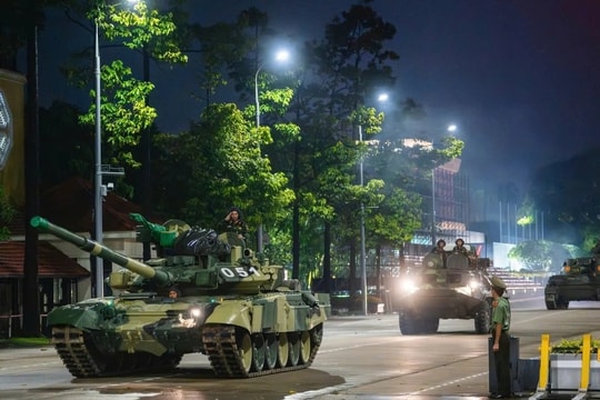 Sức mạnh dàn tăng thiết giáp trong buổi tổng hợp luyện diễu binh A80