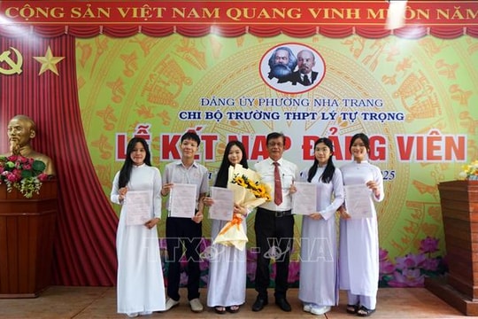 Đảng viên tuổi 18: Tự hào cống hiến tuổi thanh xuân