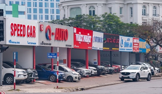 Ô tô cũ rớt giá vẫn ế ẩm, dân buôn "đứng ngồi không yên" khi tháng Ngâu cận kề