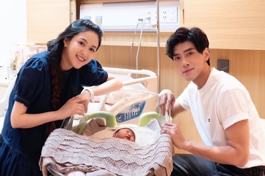 Phương Hằng sinh con