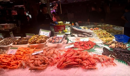 Khám phá chợ ẩm thực La Boqueria giữa lòng Barcelona
