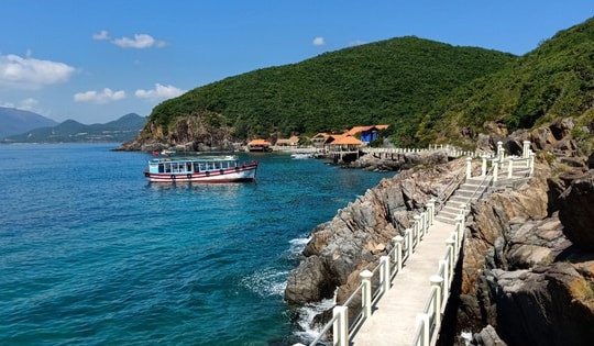 Tham quan Vịnh Nha Trang thu phí cao nhất 40.000 đồng/người