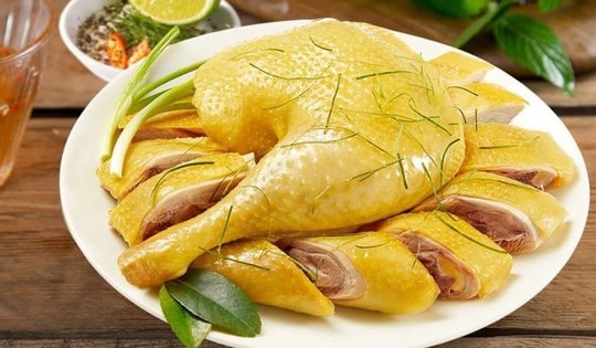 Người đàn ông 28 tuổi tử vong sau khi ăn thịt gà