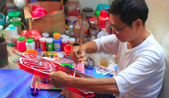 Lồng đèn truyền thống Phú Bình chật vật tìm chỗ đứng