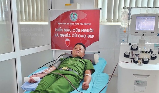 Đại úy công an vượt hơn 70km hiến tiểu cầu cứu người