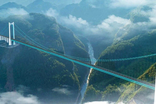 Đoàn 96 xe tải nặng 3.360 tấn đi qua cầu cao nhất thế giới ở Trung Quốc