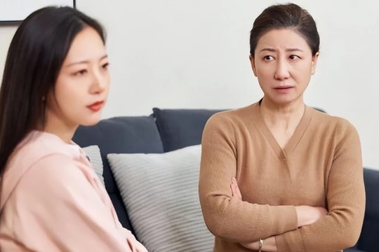 Ly hôn đã 6 năm, mẹ chồng cũ bỗng tìm tôi nhờ một chuyện lạ lùng