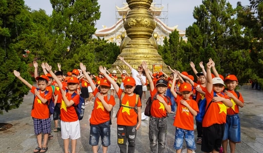 Không đi Hà Nội xem diễu binh, người dân TP HCM vui chơi ở đâu dịp lễ 2-9?