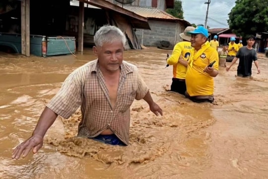 Miền Bắc Thái Lan chìm trong nước lũ, gần 5.500 người chịu cảnh khốn khó