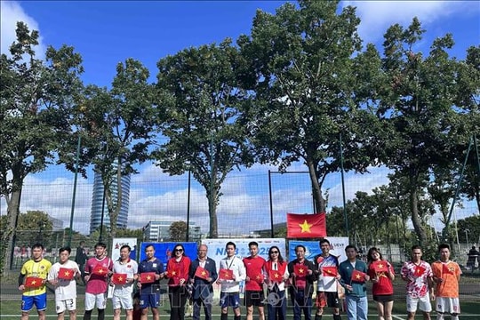 Sôi động giải bóng đá của thanh niên sinh viên Việt Nam tại Pháp