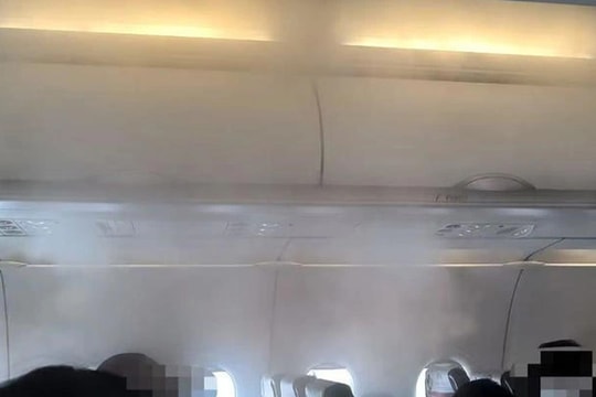 Hành khách tố hãng hàng không để điều hòa lạnh như tủ lạnh để bán chăn