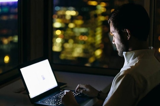 Bị phạt 3 năm tù vì cùng lúc đi làm ở 3 cơ quan do "năng lực có thừa"