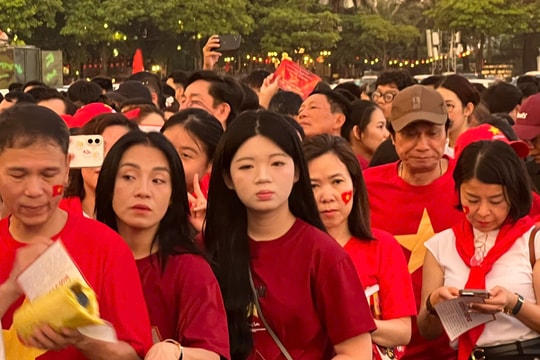 Hàng chục nghìn người đổ về sân Mỹ Đình xem concert quốc gia