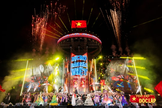 Điều bất ngờ trong đêm nhạc 'Tự Hào Bản Sắc Việt'