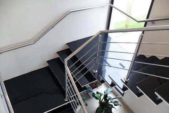 Chiếu nghỉ cầu thang là gì? Công năng và những lưu ý khi thiết kế