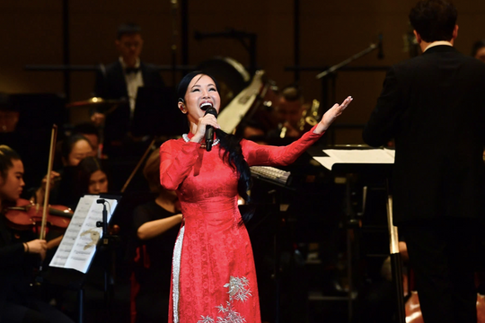 Hồng Nhung run khi lần đầu hát 'Bài ca Hà Nội' trong hoà nhạc Quốc gia
