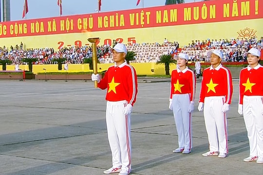 Võ sĩ quân hàm Đại úy thực hiện nghi thức mở màn diễu binh A80 là ai?