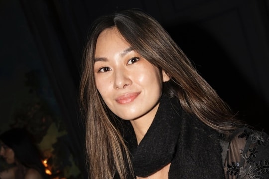 Tư duy kiếm tiền từ năm lớp 1 của nữ tỷ phú USD trẻ tuổi nhất thế giới