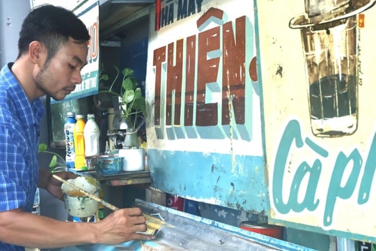 Bỏ việc ổn định, chàng trai sống khoẻ nhờ vẽ chữ “nguệch ngoạc"