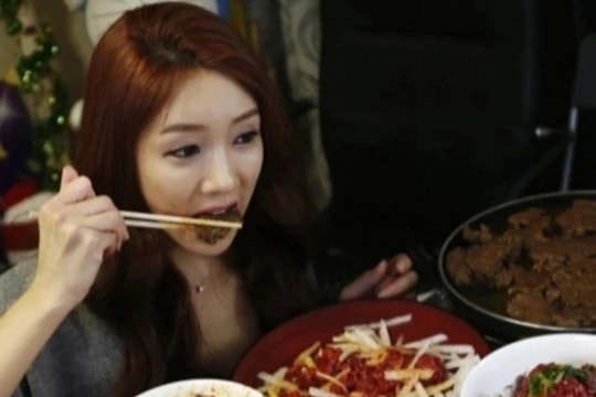 Dù 40 tuổi, tôi vẫn vội bỏ bạn gái xinh đẹp chỉ sau một lần... ăn buffet