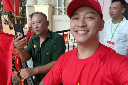 Tuấn Hưng thức trắng đêm chờ xem diễu binh, diễu hành 2/9