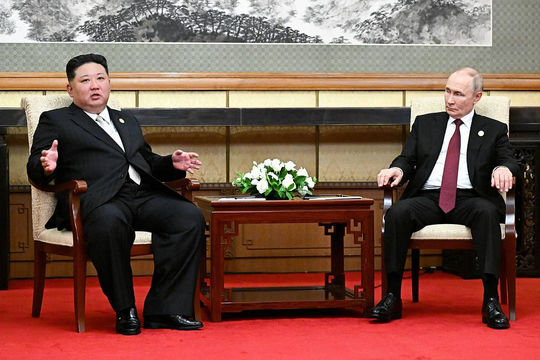 Ông Putin và ông Kim Jong-un gặp song phương tại Bắc Kinh