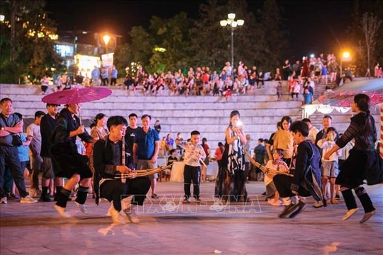 Du lịch các địa phương ‘bội thu’ trong kỳ nghỉ lễ