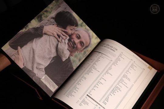 Ra mắt ấn phẩm 'Hồ Chí Minh - Tiểu sử bằng hình'