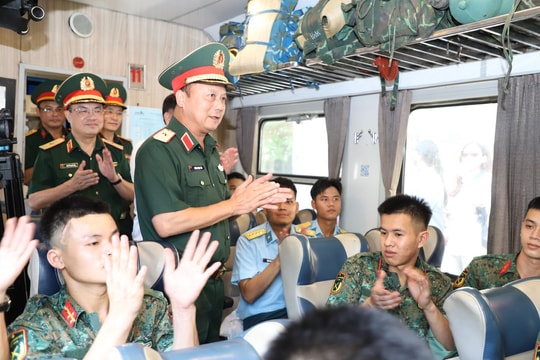 Bộ Quốc phòng tiễn đoàn diễu binh, diễu hành A80 trở về đơn vị công tác