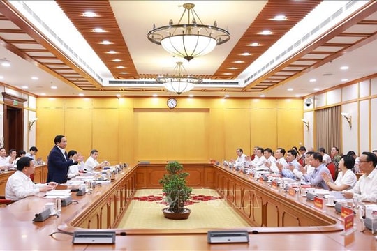 Thủ tướng chủ trì làm việc với Ban Thường vụ các Tỉnh ủy An Giang và Lâm Đồng