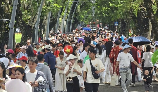 Tưng bừng mùa du lịch cuối hè