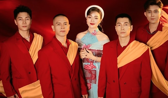 Sao mai Huyền Trang cùng nhóm Oplus thể hiện MV 'Tôi yêu Việt Nam'