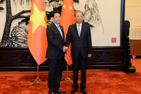 Chủ tịch nước Lương Cường hội kiến Ủy viên trưởng Nhân đại toàn quốc Trung Quốc