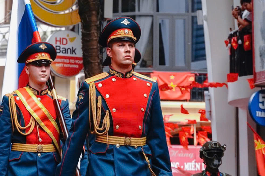 Khối trưởng đoàn diễu binh Nga: Muốn được ôm cảm ơn những người bạn Việt Nam tuyệt vời